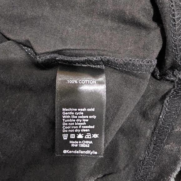 Kendall + Kylie Short Sleeve Short T-shirt Size Medium Be Kind Stone Washed - Picture 8 of 8